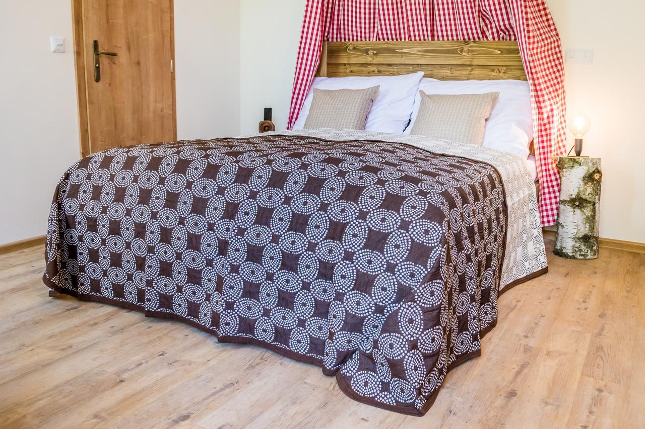 U Cmelaku Hotel Červená Voda Eksteriør billede
