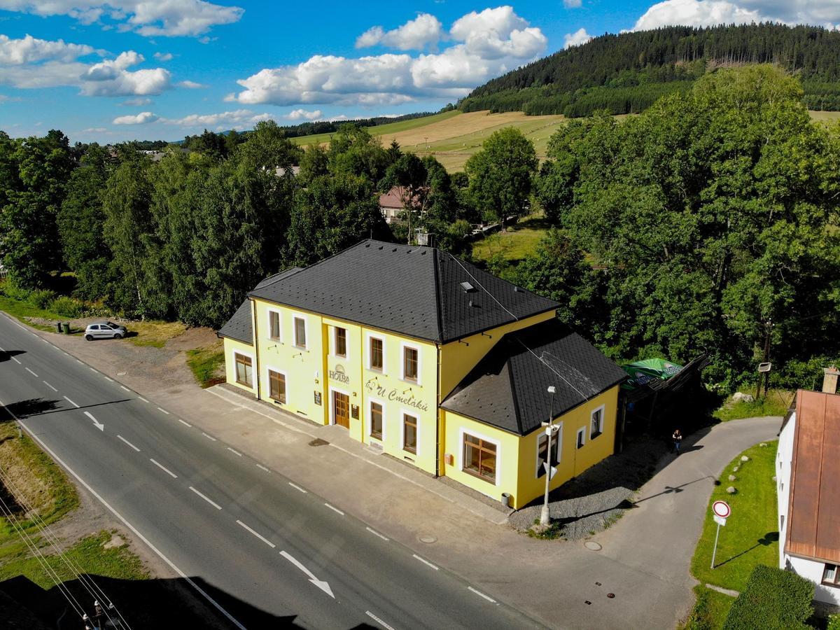 U Cmelaku Hotel Červená Voda Eksteriør billede